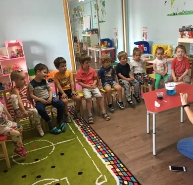 Весела хатинка