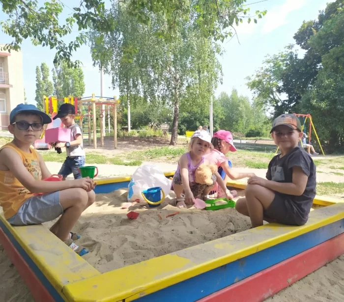 Оранжевый слон на Жуковского
